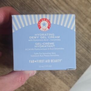 First Aid Beauty Hydrating Gel Cream - Light Blue